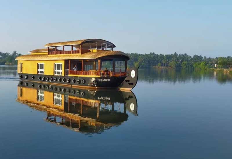 Valiyaparamba Houseboat